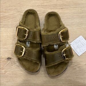 BIRKENSTOCK Arizona Big Buckle Genuine Shearling Lined Sandal
